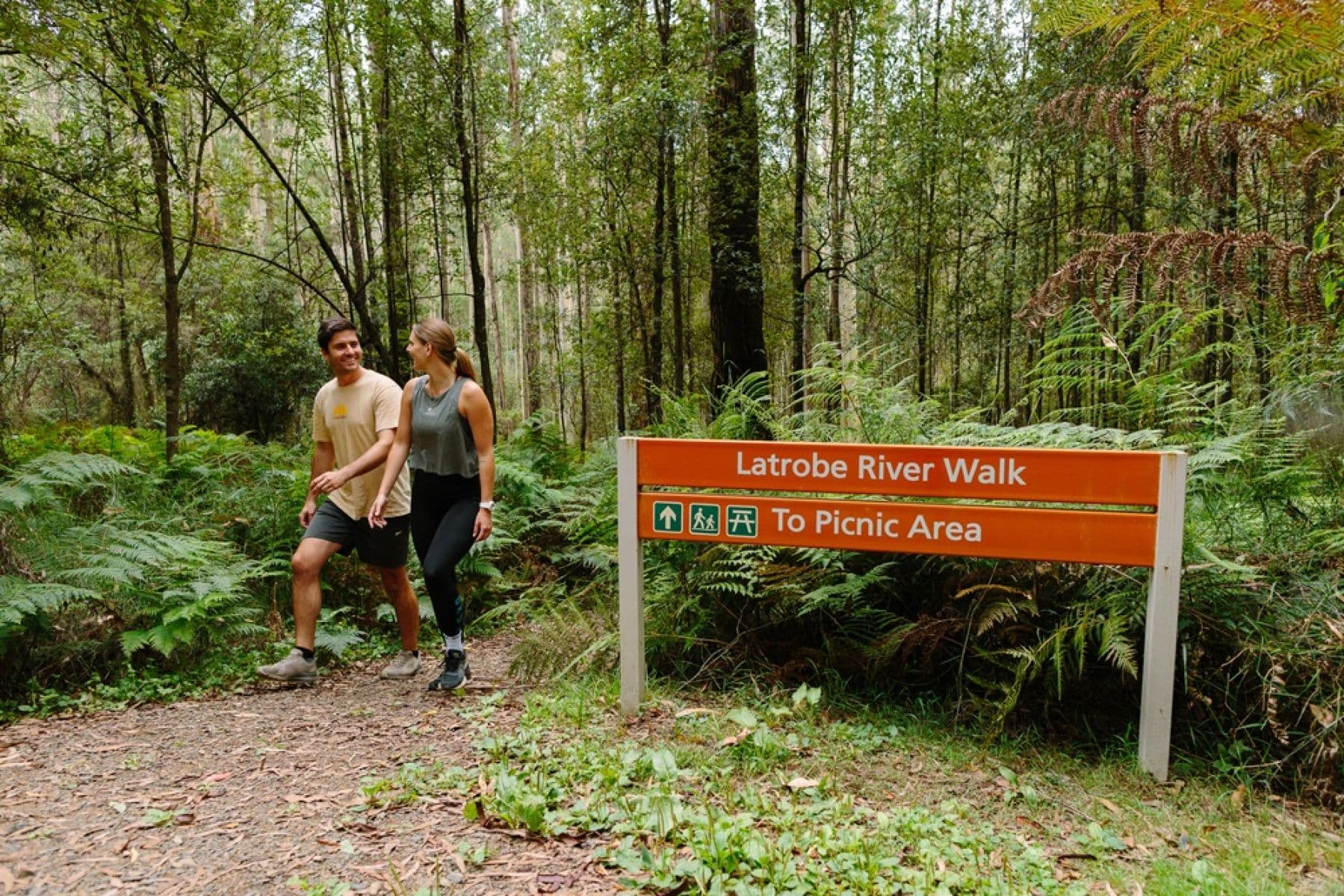Walkers on the Latrobe River trail to the picnic area